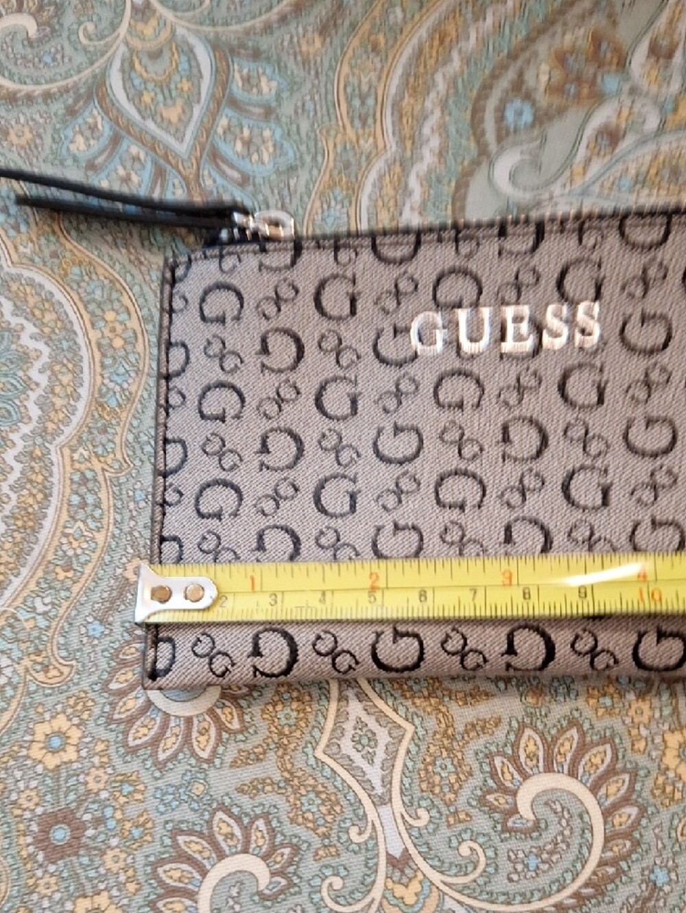 🔥🔥CLEARANCE🔥Guess Black and Gray Signature Zip Key Chain Attachable Wristlet. - Picture 11 of 13